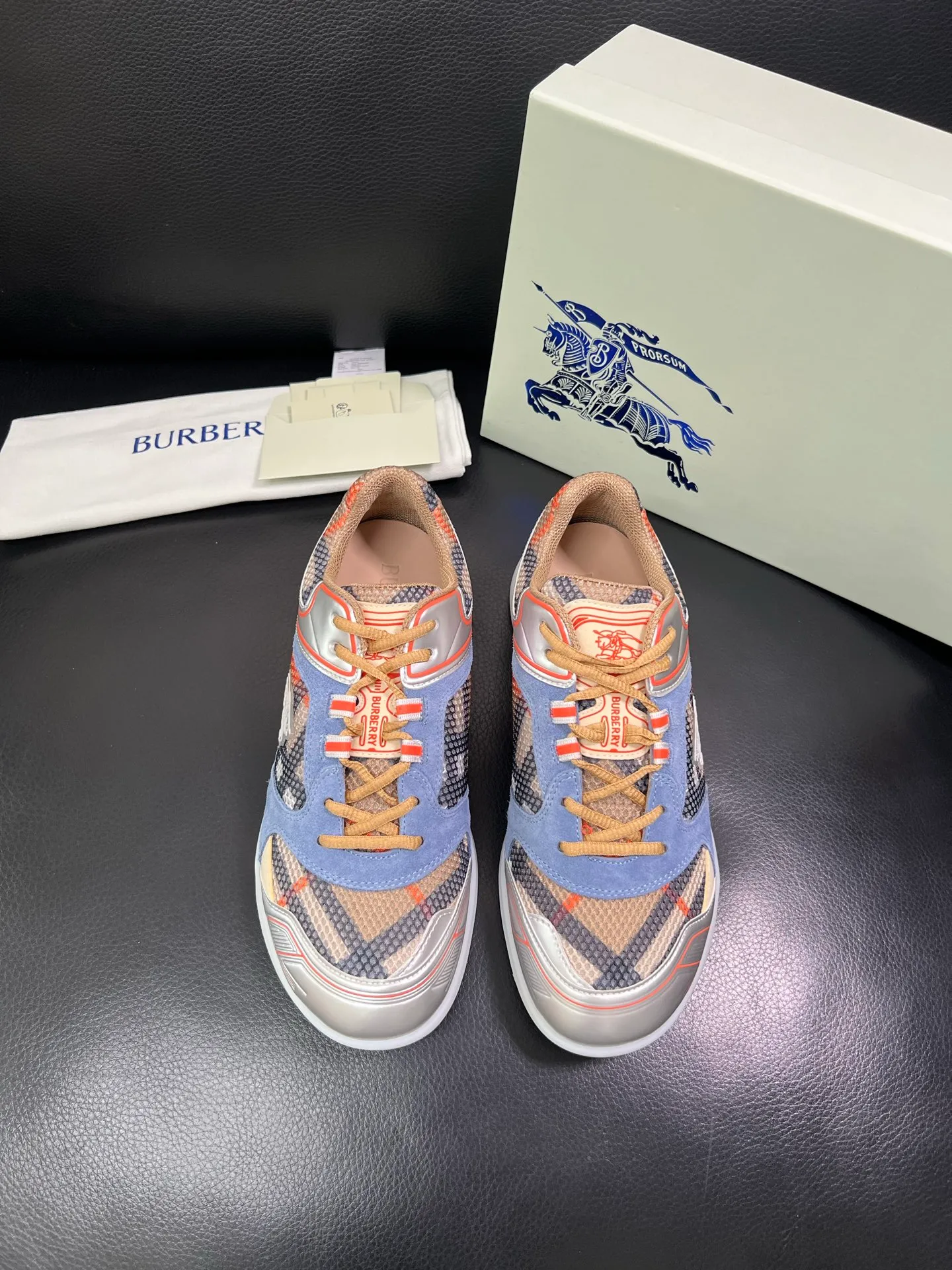 Men's shoes 💰740 BURBERRY top crafts Burberry counter synchronization, original factory configuration imported cowhide fabrics from Italy, high-quality complex splicing process, imported cowhide inner pads, breathable and comfortable, soles: original soles specially provided by the original factory, original and single goods High quality welcome to compare, code number 38-44 (customized 45 46) 85855